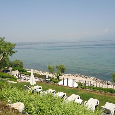 Hotel Acquaviva Del Garda เดเซนซาโนเดลการ์ดา ภายนอก รูปภาพ