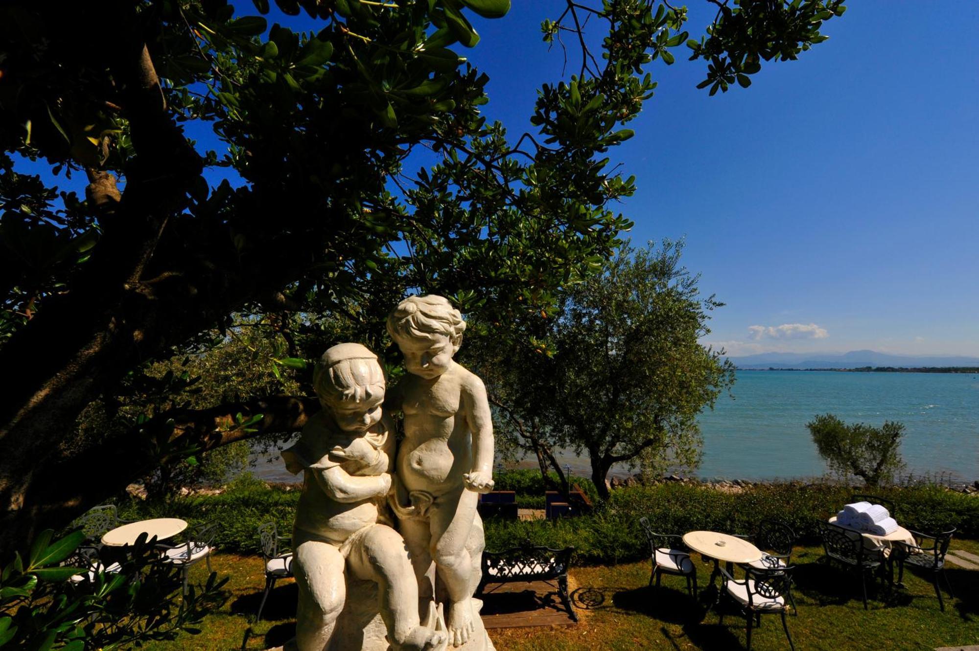 Hotel Acquaviva Del Garda เดเซนซาโนเดลการ์ดา ภายนอก รูปภาพ