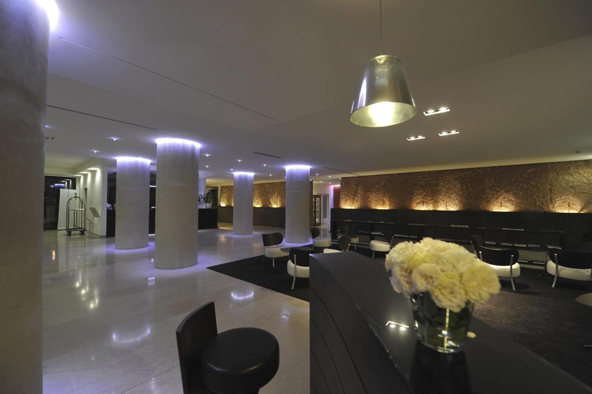 Hotel Acquaviva Del Garda เดเซนซาโนเดลการ์ดา ภายนอก รูปภาพ