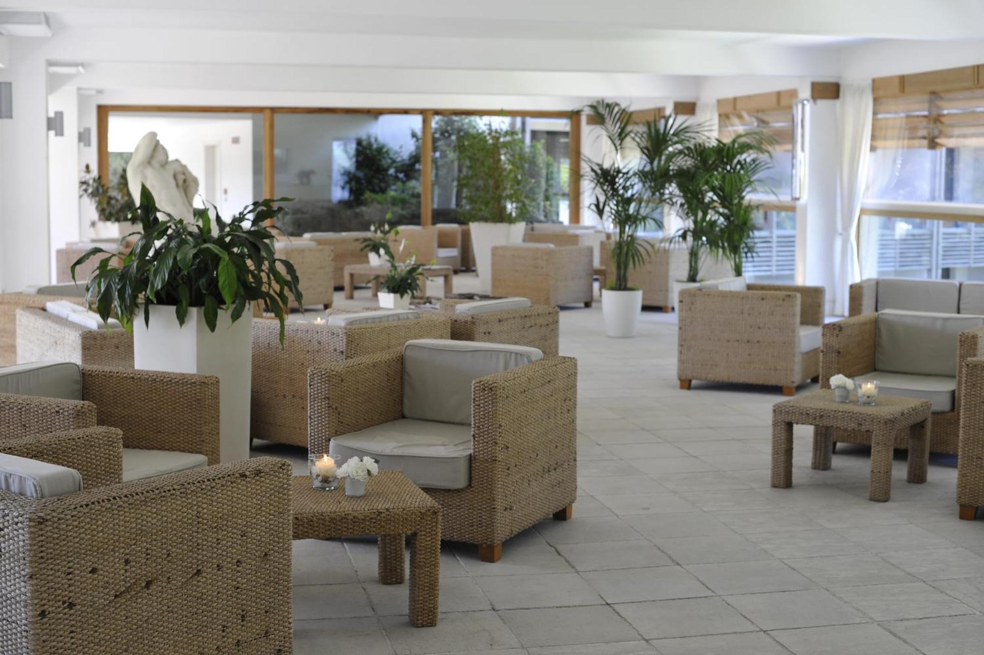 Hotel Acquaviva Del Garda เดเซนซาโนเดลการ์ดา ภายนอก รูปภาพ
