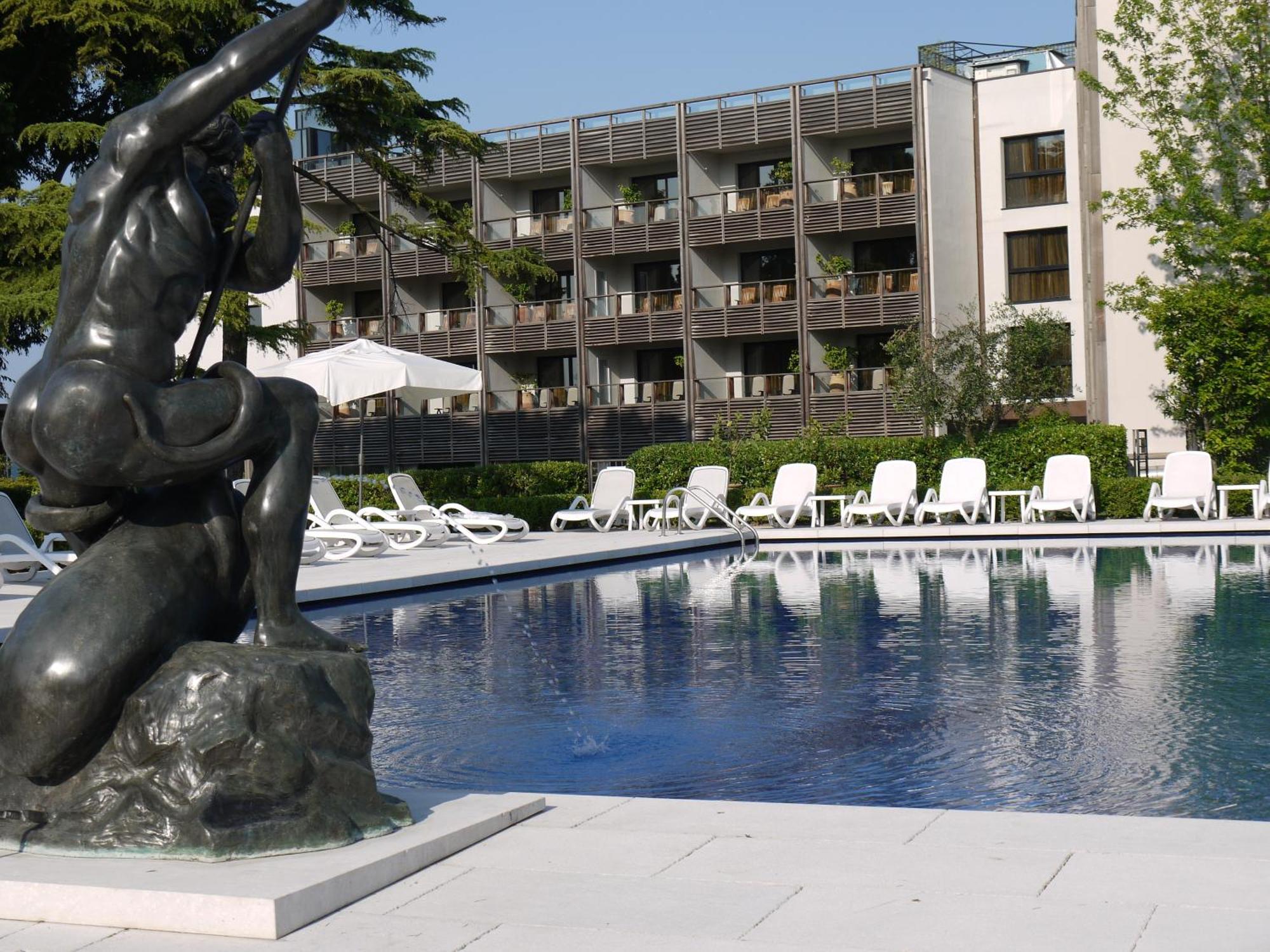 Hotel Acquaviva Del Garda เดเซนซาโนเดลการ์ดา ภายนอก รูปภาพ