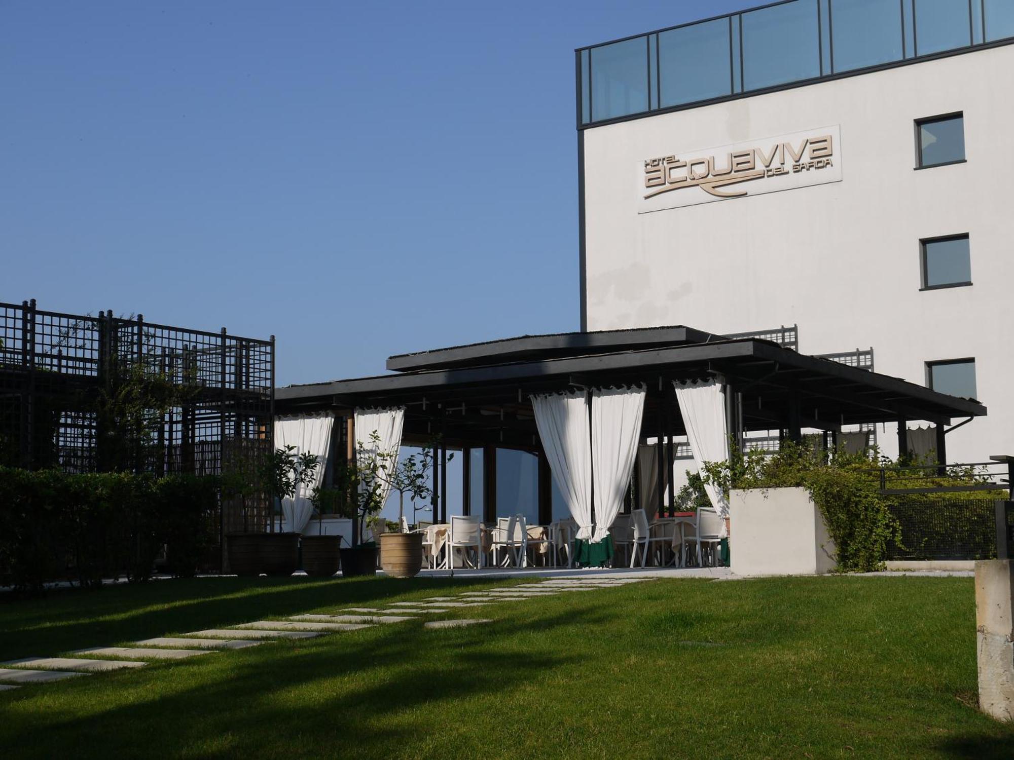 Hotel Acquaviva Del Garda เดเซนซาโนเดลการ์ดา ภายนอก รูปภาพ