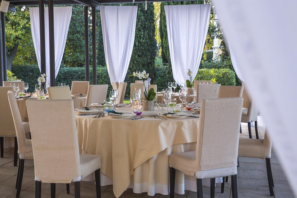 Hotel Acquaviva Del Garda เดเซนซาโนเดลการ์ดา ภายนอก รูปภาพ