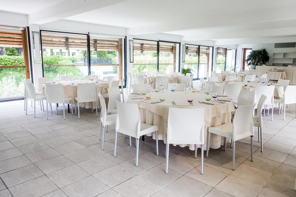 Hotel Acquaviva Del Garda เดเซนซาโนเดลการ์ดา ภายนอก รูปภาพ