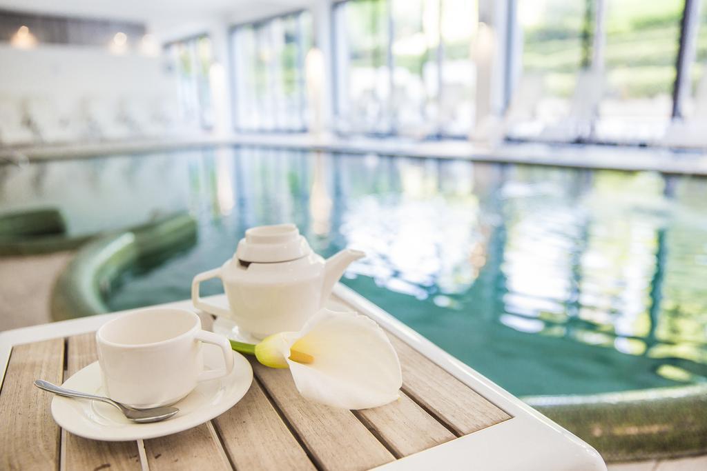 Hotel Acquaviva Del Garda เดเซนซาโนเดลการ์ดา ภายนอก รูปภาพ
