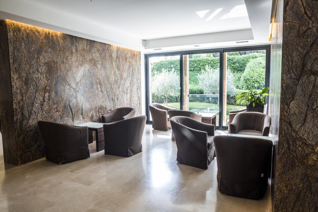Hotel Acquaviva Del Garda เดเซนซาโนเดลการ์ดา ภายนอก รูปภาพ
