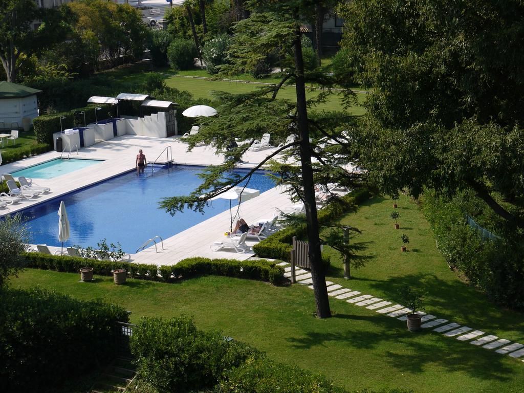 Hotel Acquaviva Del Garda เดเซนซาโนเดลการ์ดา ภายนอก รูปภาพ