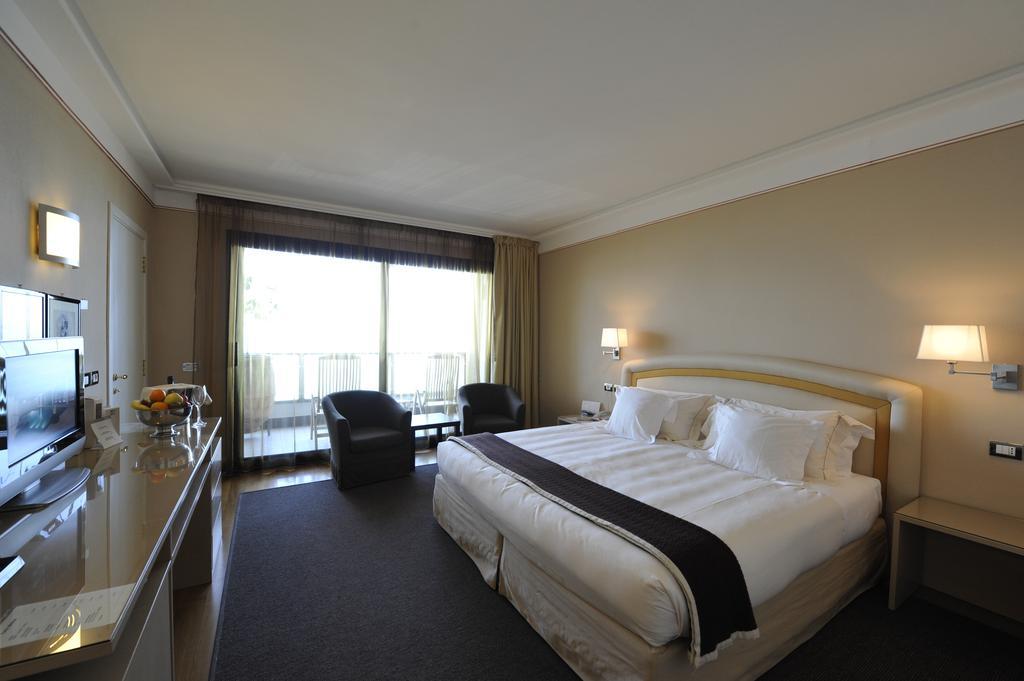 Hotel Acquaviva Del Garda เดเซนซาโนเดลการ์ดา ภายนอก รูปภาพ